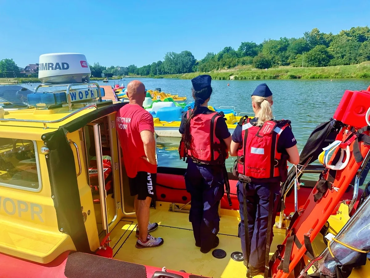 Współpraca Policji i WOPR na Zalewie Zadębie