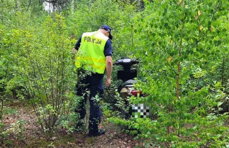 Policja w Kleszczowie odzyskała skradziony motorower
