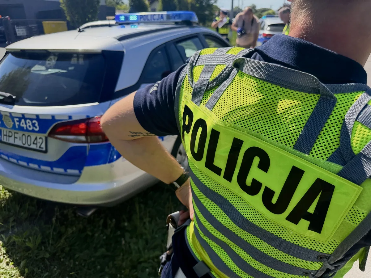 Kierowca pod wpływem alkoholu uszkodził radiowóz i próbował uciec