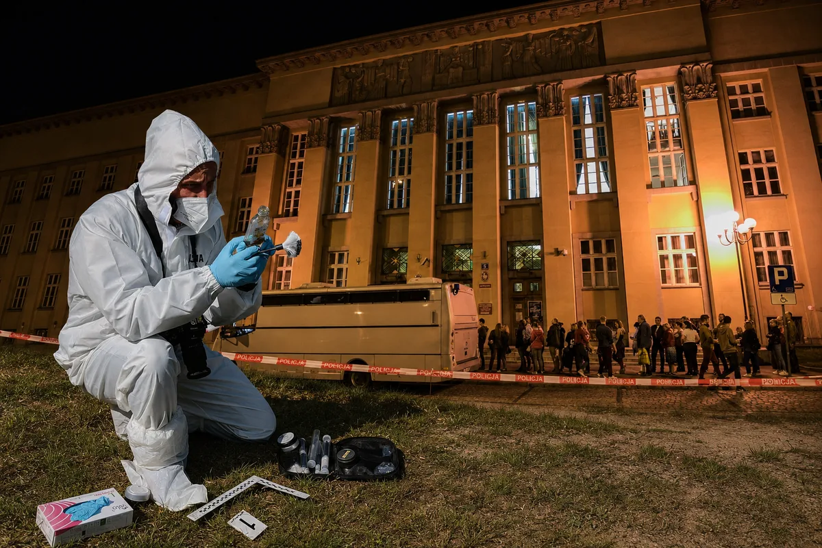 Wykłady technika kryminalistyki w Sądzie Okręgowym w Łodzi podczas Nocy Muzeów