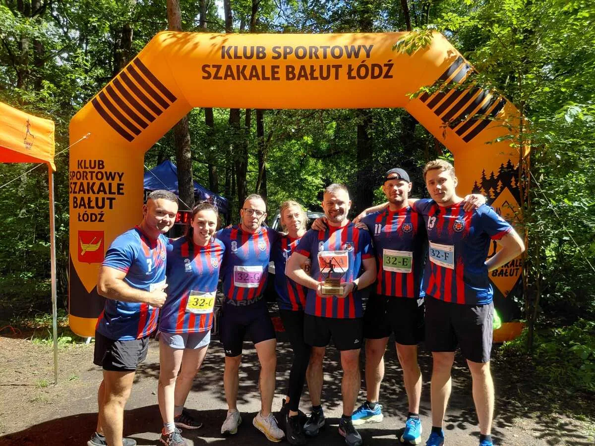 Sukces policjantów z Oddziału Prewencji Policji w Łodzi w Sztafetowym Maratonie Szakala
