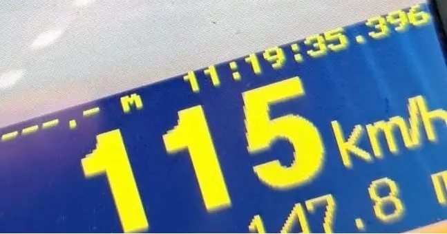 Kierowca zignorował sądowy zakaz, jechał 115 km/h w obszarze zabudowanym
