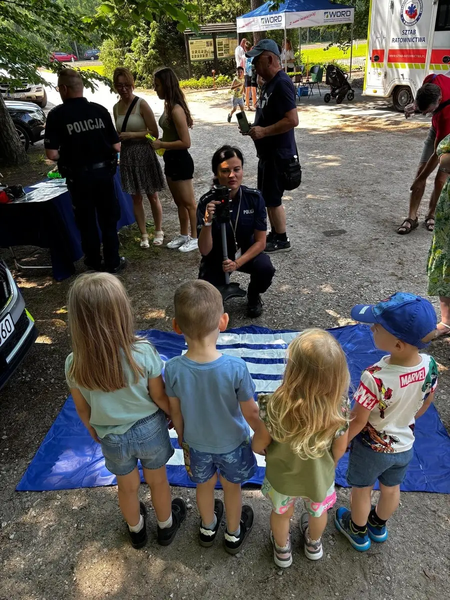 Policja wspiera bezpieczeństwo na Pikniku Rodzinnym 'CZAS W LAS'