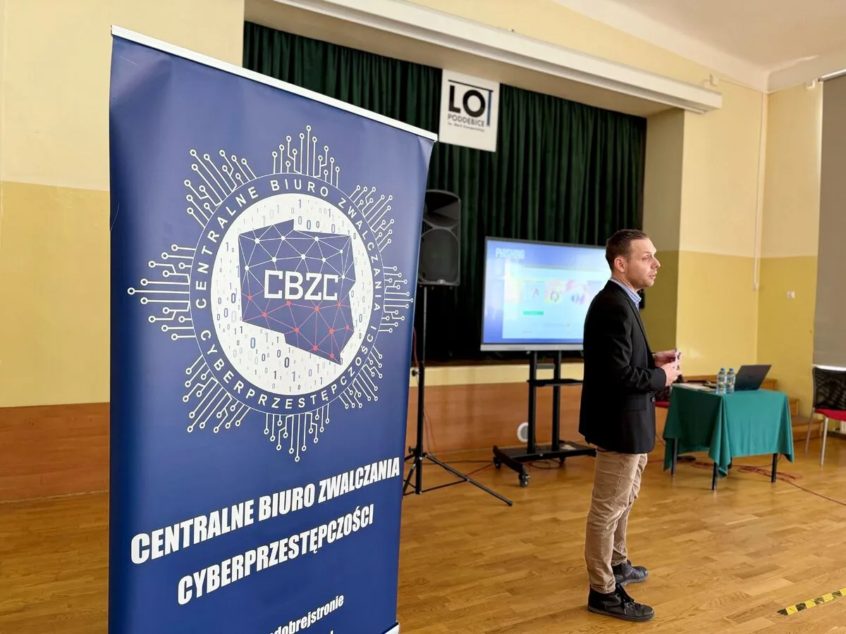 Międzypokoleniowe spotkanie o cyberbezpieczeństwie w Poddębicach