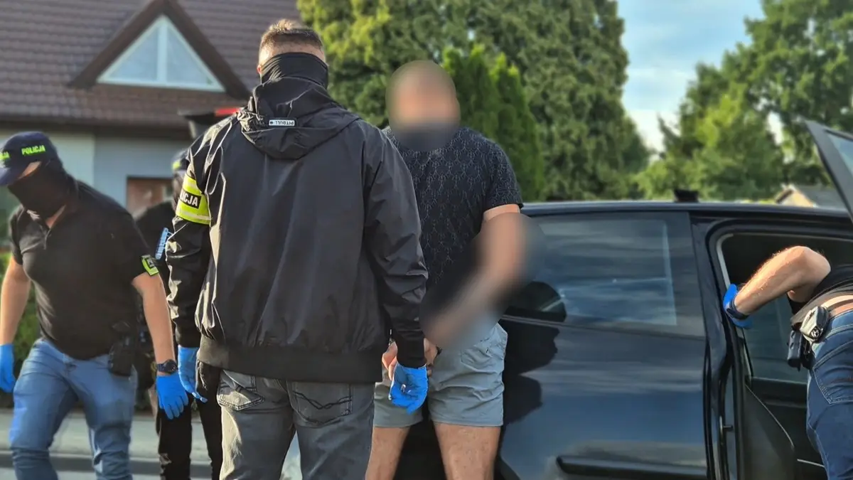 Zatrzymanie trzech osób i zabezpieczenie ponad kilograma narkotyków w Skierniewicach