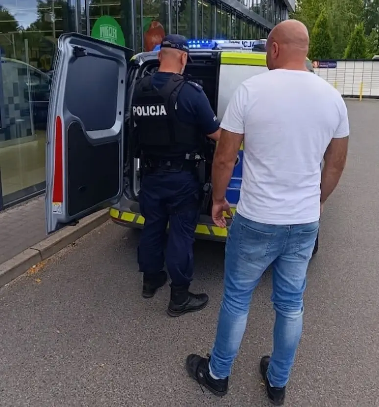 Policjant w czasie wolnym ujął sprawcę kradzieży alkoholu