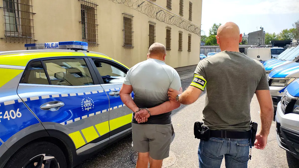 Kierowca uderzył w budynek. Miał ponad 2 promile alkoholu