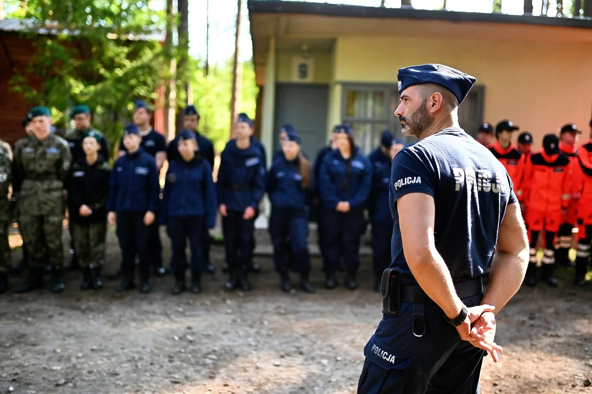 Policyjna praktyka w ramach survivalu klas mundurowych