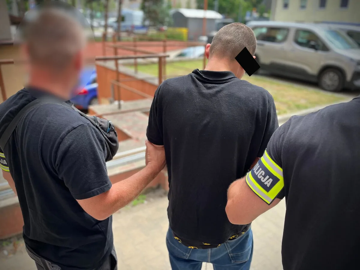 Zatrzymanie mężczyzny za kopnięcie kobiety w głowę