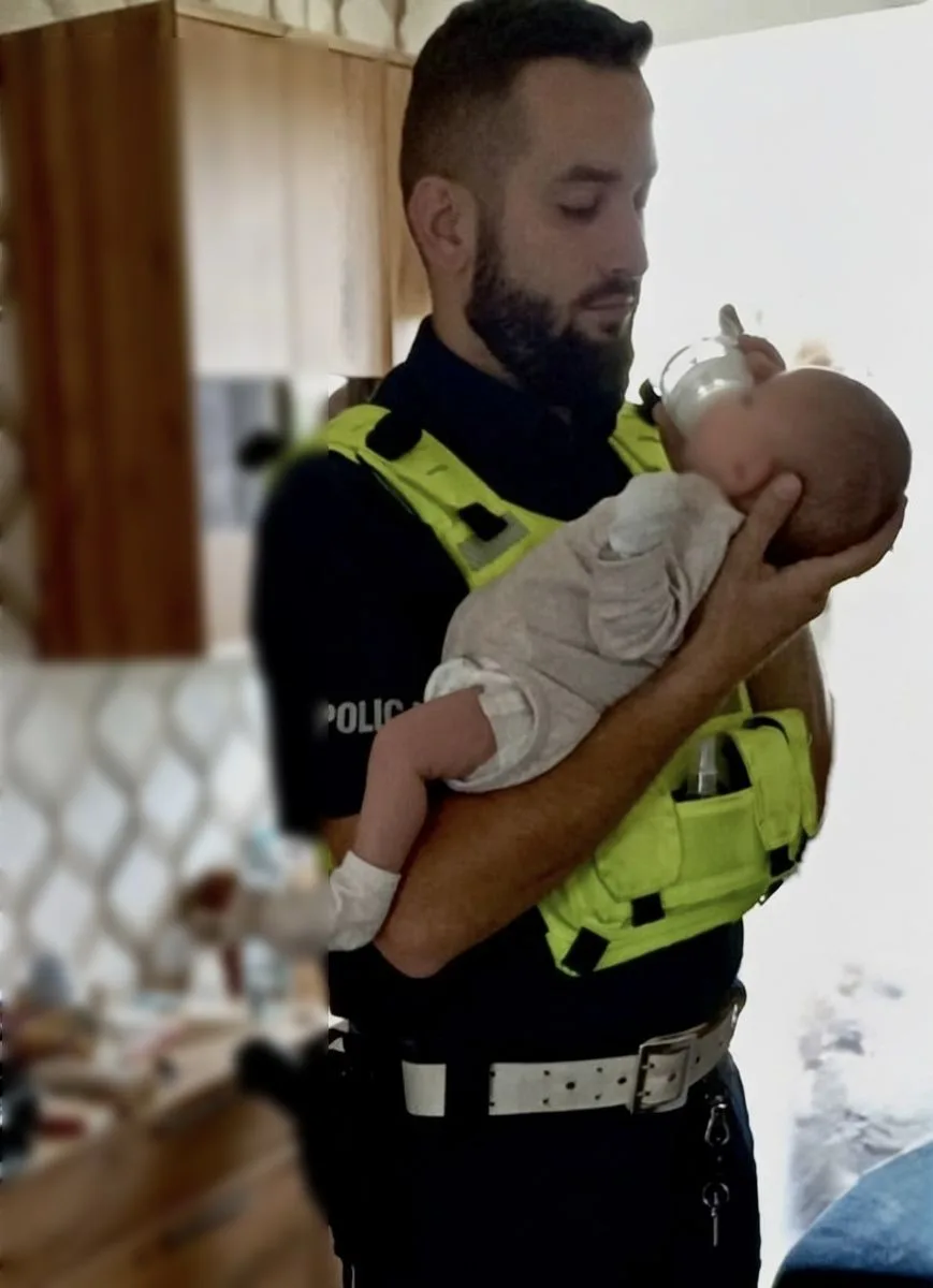 Interwencja policji w sprawie miesięcznego dziecka