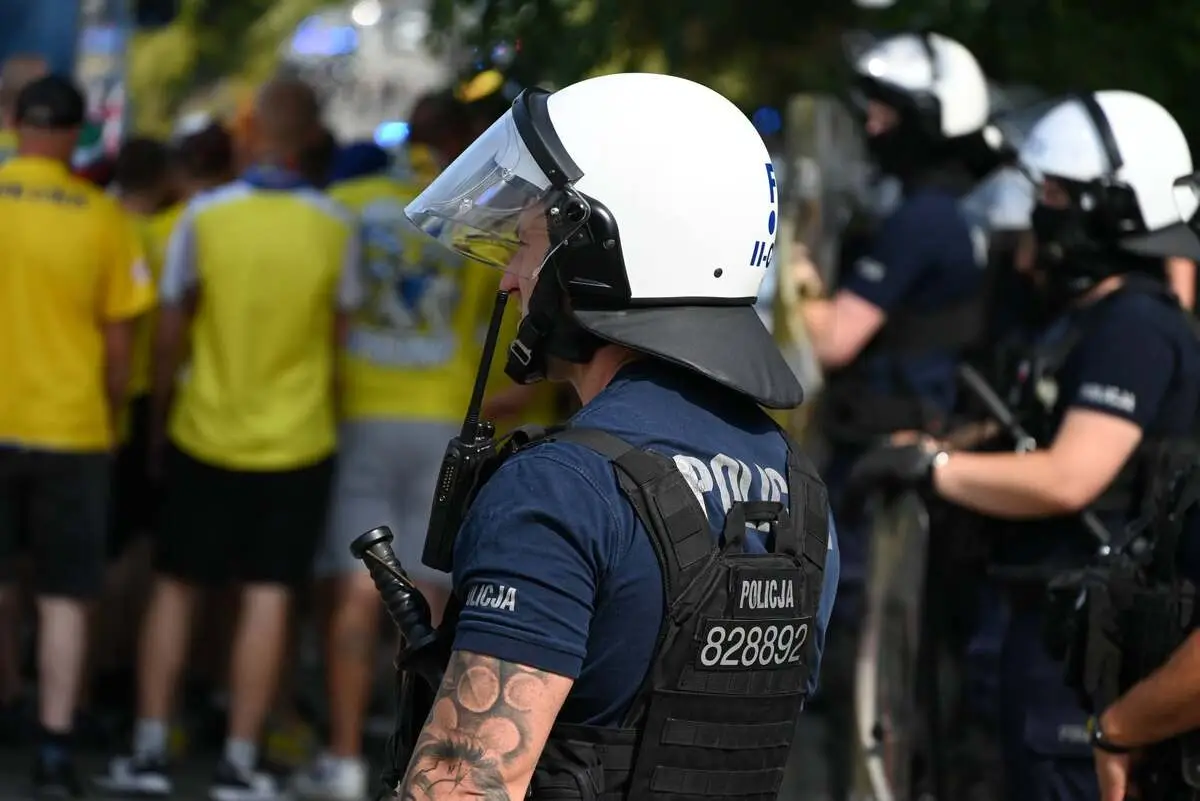 Zabezpieczenie meczu piłkarskiego przez łódzką policję