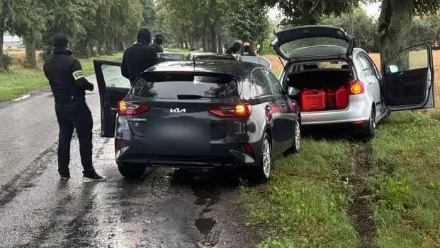 Policja w Łodzi zlikwidowała nielegalny warsztat samochodowy i aresztowała czterech podejrzanych