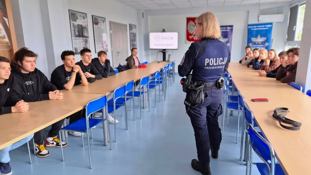 Wizyta studentów bezpieczeństwa wewnętrznego w Komendzie Miejskiej Policji w Skierniewicach